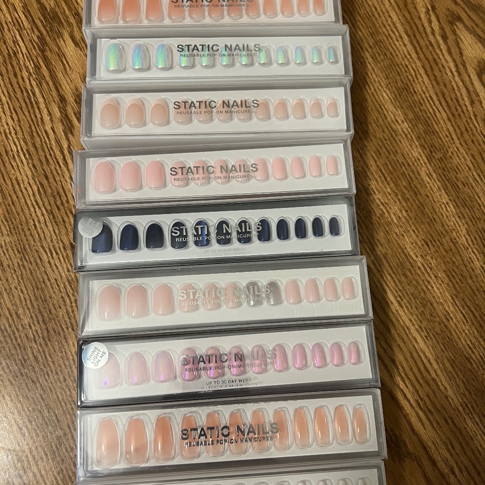 Static Fake Glue on Nails